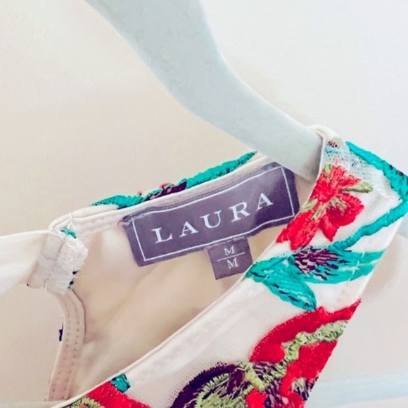Formal Sleeveless Embroidered Dress by Laura Size Medium Like New - Picture 3 of 7